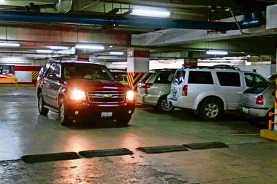 Estacionamientos públicos se harán responsables por daños a tu auto