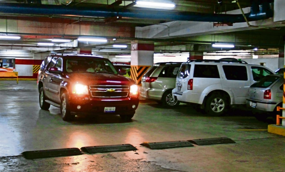 Facultan a alcaldías a fijar tarifas de estacionamientos