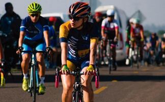 Yareli Acevedo cuenta cómo combinó la medicina y la administración en la UNAM y el ciclismo de alto rendimiento