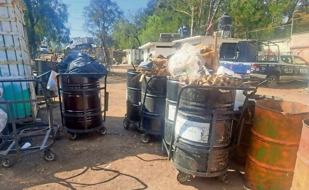 Debido a la alta demanda para recoger los desechos, hacen uso de tambos para dar el servicio 3 de febrero. Foto: Especial
