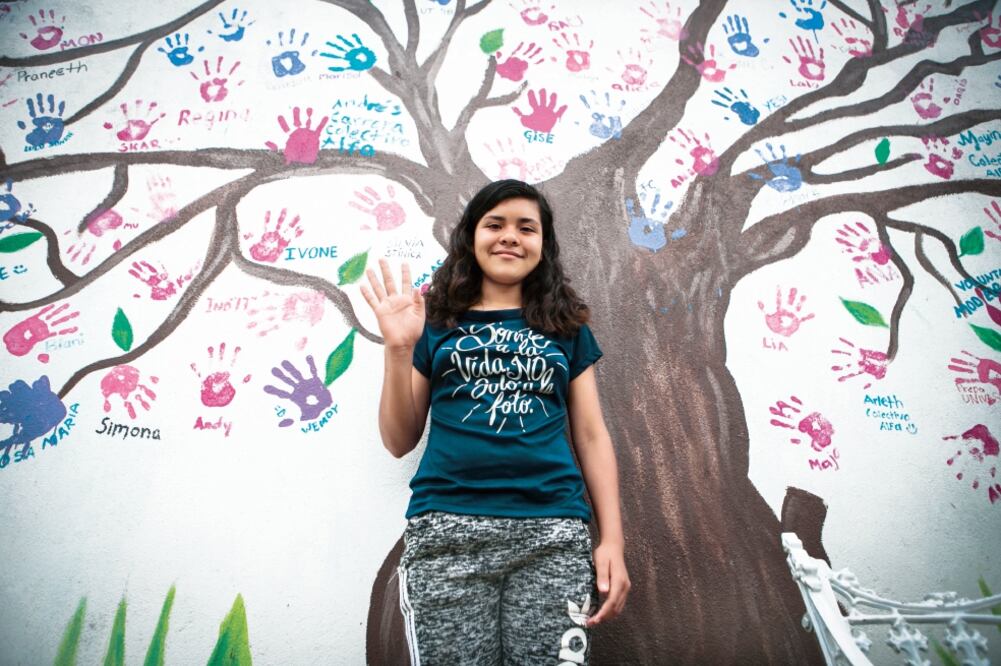 Bárbara, de 12 años, se vio forzada a trabajar cuando su madre, que era comerciante ambulante, perdió su fuente de ingresos; ahora la menor asiste al Canica . (ARTURO MARTÍNEZ. EL UNIVERSAL)