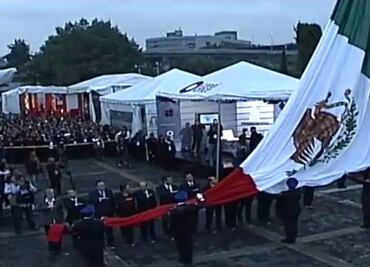 INE realiza ceremonia de izamiento de Bandera