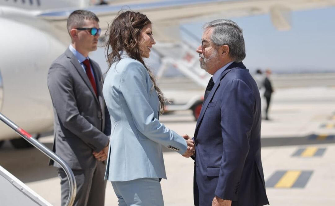 Canciller De la Fuente recibe en el AIFA a Kristi Noem. Foto: Especial
