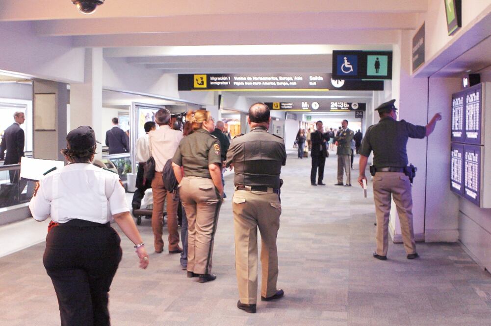 La Policía Federal ha realizado un total de 2 mil 644 aseguramientos de diversas drogas, dólares y moneda nacional en aeropuertos. (ARCHIVO EL UNIVERSAL)