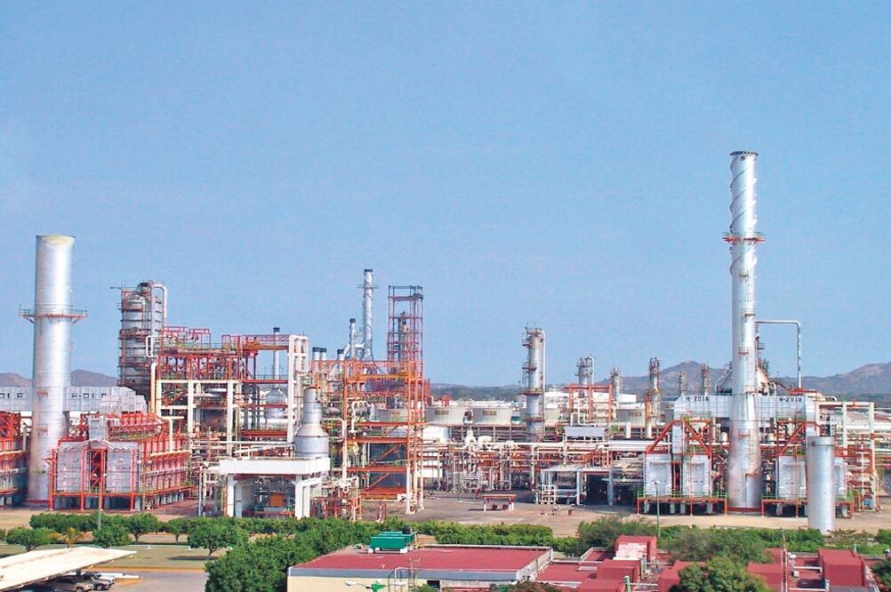 El crudo ligero es empleado por Pemex para mezclar con el de tipo pesado que se produce en campos petroleros mexicanos, en la dieta de las refinerías. (ARCHIVO EL UNIVERSAL)
