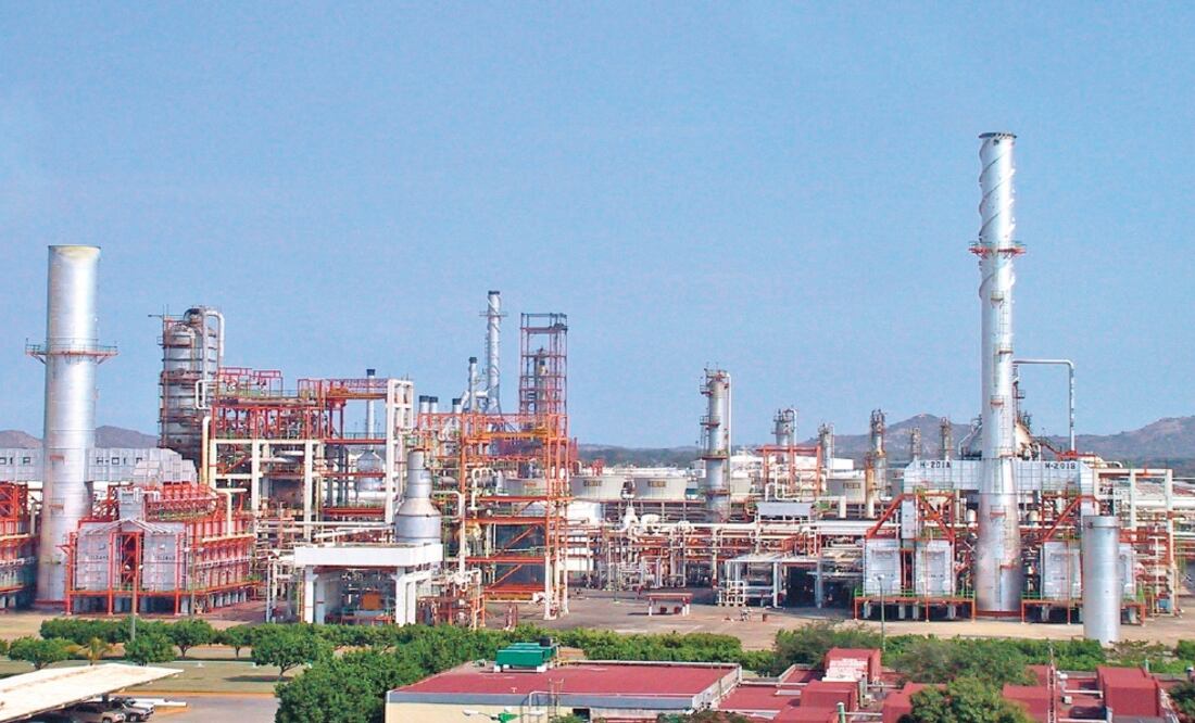 El crudo ligero es empleado por Pemex para mezclar con el de tipo pesado que se produce en campos petroleros mexicanos, en la dieta de las refinerías. (ARCHIVO EL UNIVERSAL)