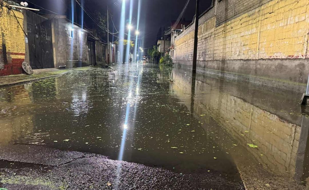 Lluvias provocan desbordamiento de canal en Tláhuac (28/07/2025). Foto: Juan Carlos Williams / EL UNIVERSAL