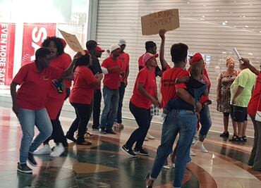 H&M cierra tiendas en Sudáfrica tras protestas contra supuesto racismo