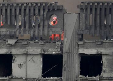 Sube a 30 los muertos por incendio en edificio de Londres