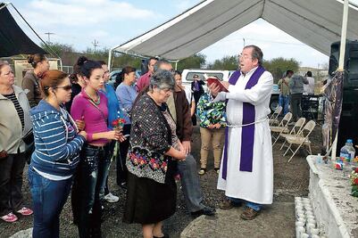 Con misa, recuerdan a 65 mineros sepultados