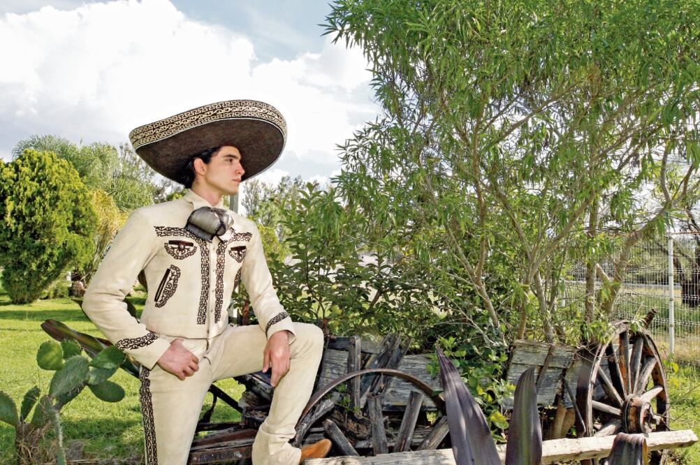 Alex dedica su álbum, que saldrá en marzo, a su familia y a la gente que lo apoya. Foto: SONY MUSIC