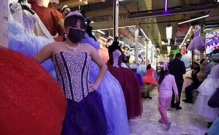 Semáforo no detiene compras en la Lagunilla