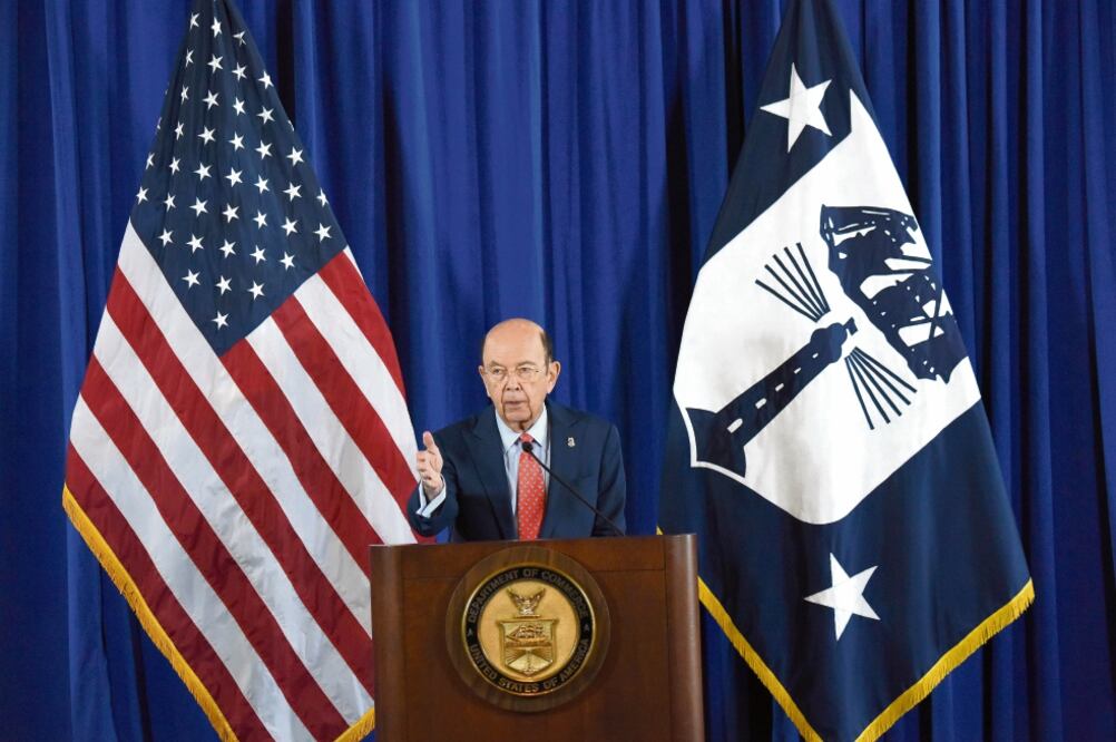 El secretario de Comercio de Estados Unidos, Wilbur Ross, en un evento para anunciar los acuerdos entre autoridades de ese país y el fabricante chino de equipos de telecomunicaciones ZTE Corp., en Washington DC (YIN BOGU.XINHUA)