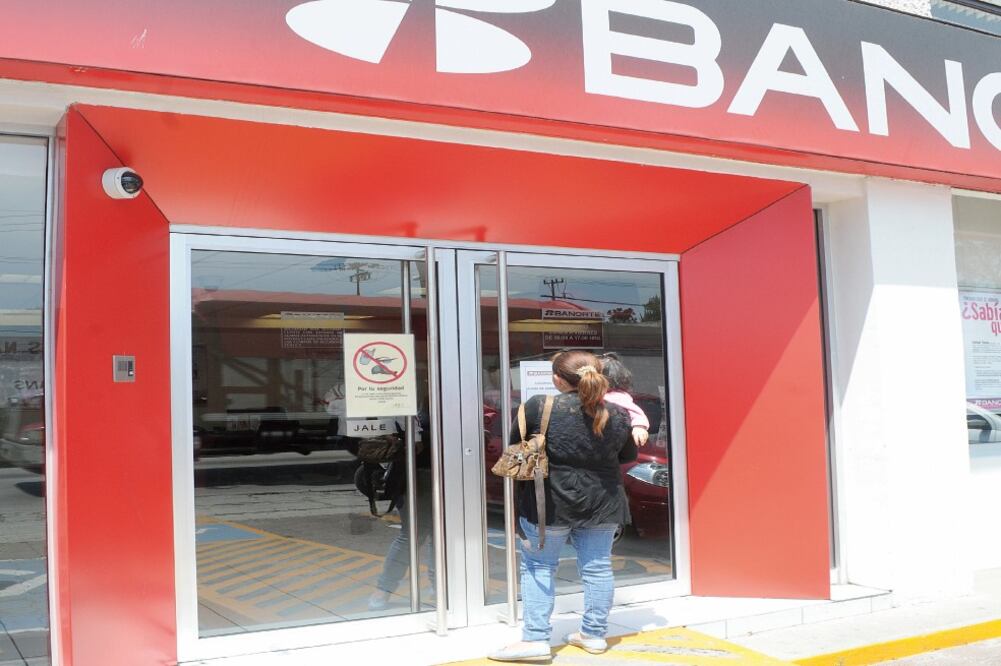 Caen 2 por colocar 'trampas' en cajeros automáticos