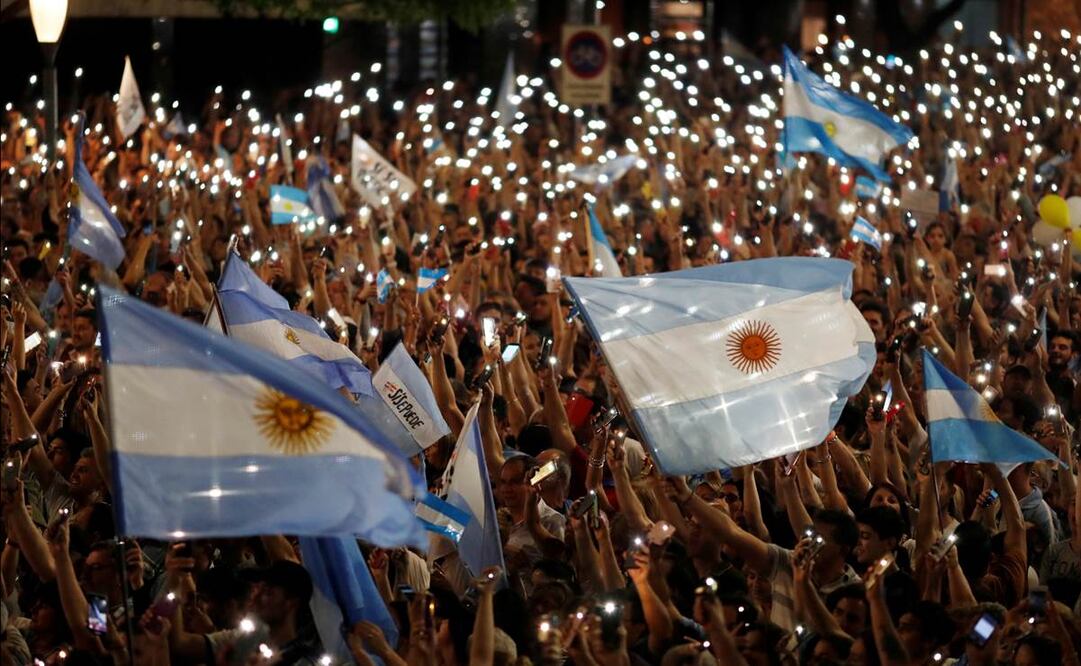 Quienquiera que resulte electo en Argentina, gobernará un país dividido. Foto: REUTERS/Carlos Garcia Rawlins/File Photo