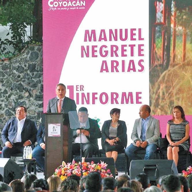 Cuota. El alcalde Manuel Negrete dice que le han cobrado entre 80 y 100 pesos por estacionar su auto en calles de Coyoacán. ESPECIAL