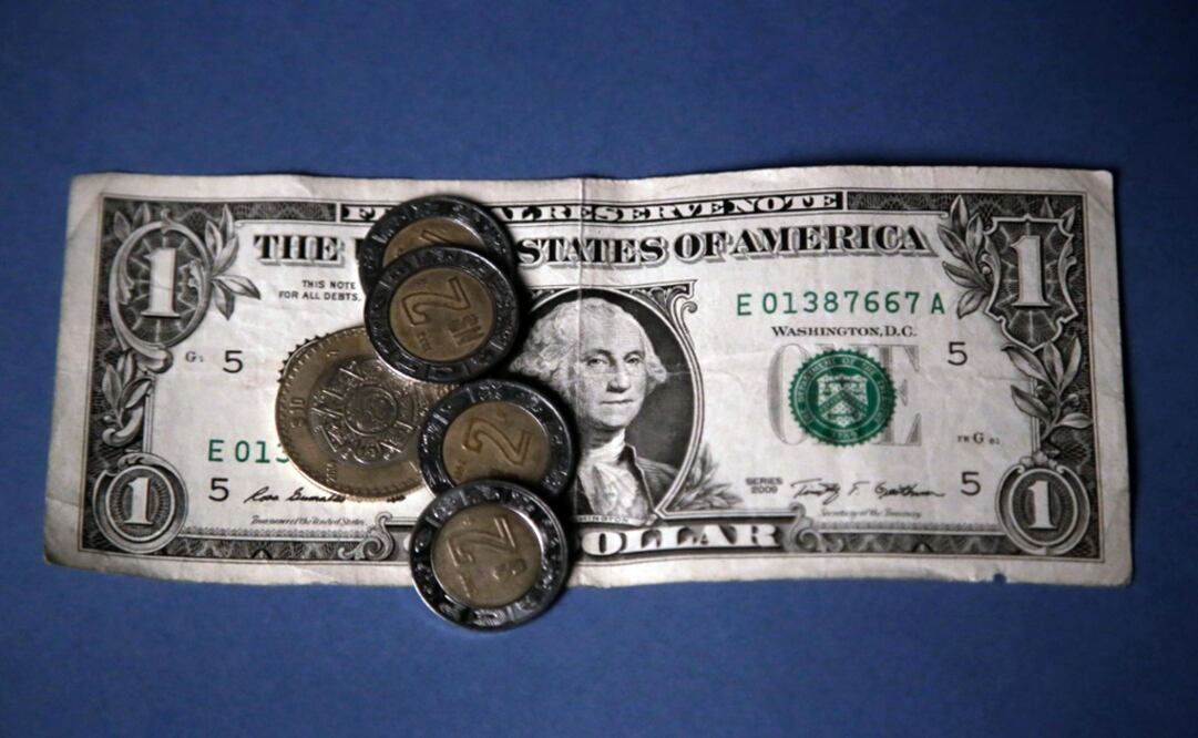 Dólar llega a $18.60 por caída del petróleo