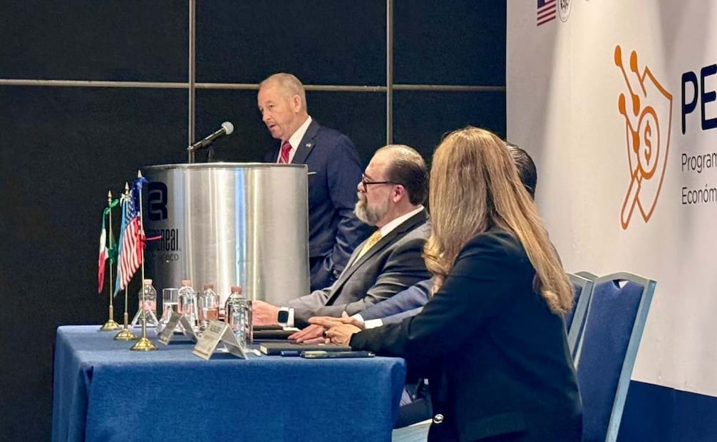 Taller enfocado en fortalecer los esfuerzos contra las finanzas ilícitas, en donde acudió el embajador Ronald Johnson. Foto: Especial