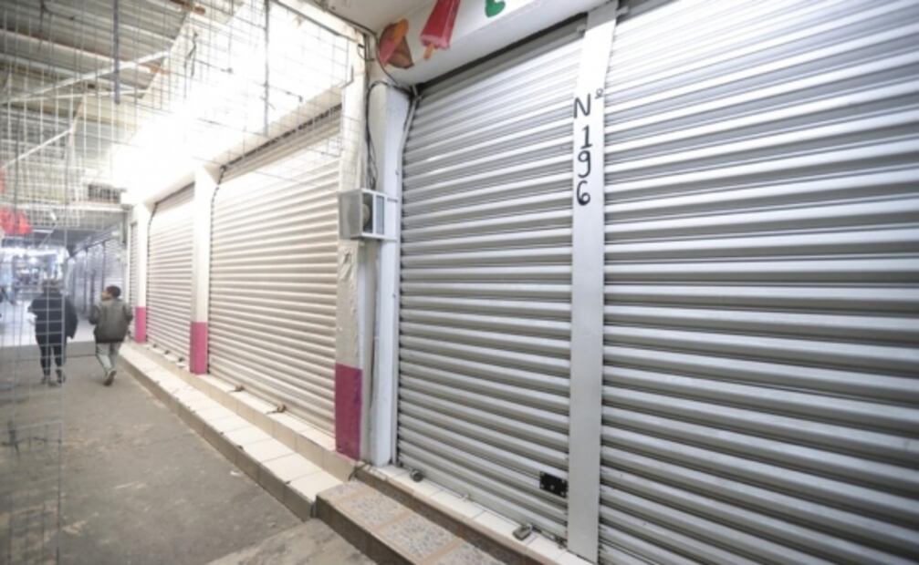 Calles y comercios en Neza, sin aglomeraciones previo al Día de Muertos