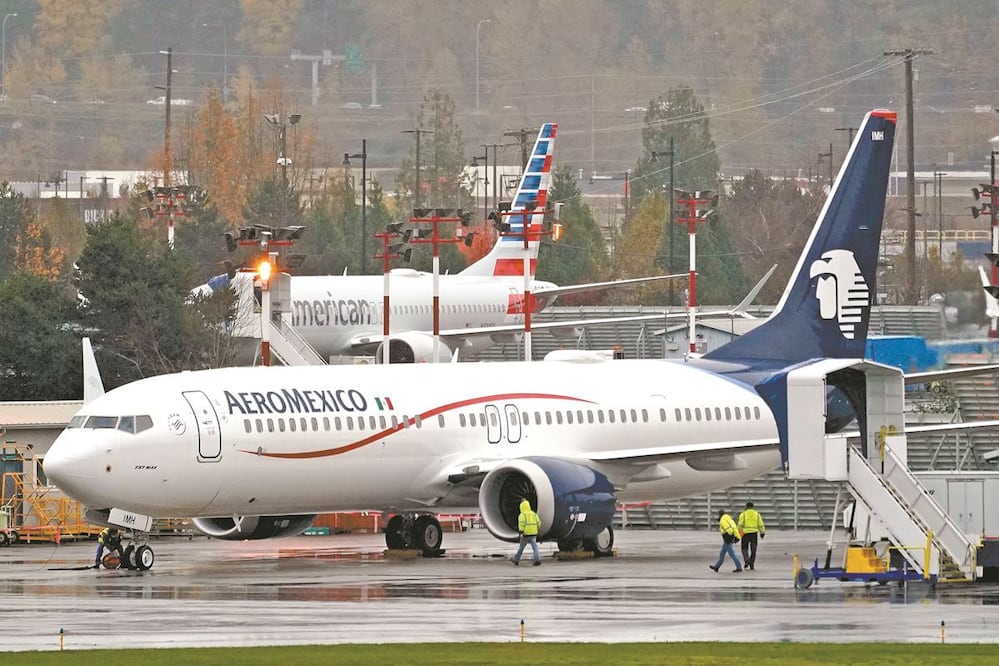Aeroméxico implementará notificaciones personalizadas para reacomodar a los clientes que lo han solicitado utilizando el resto de sus 134 aviones.. Foto: AP