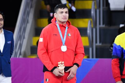 Alfonso Leyva gana medalla de plata en lucha grecorromana
