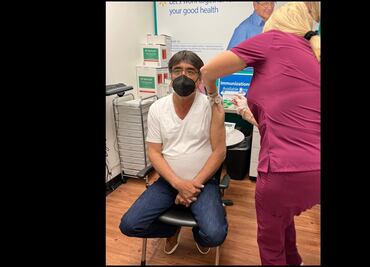 Alcalde de Los Cabos presume vacuna de refuerzo contra Covid-19 en Estados Unidos