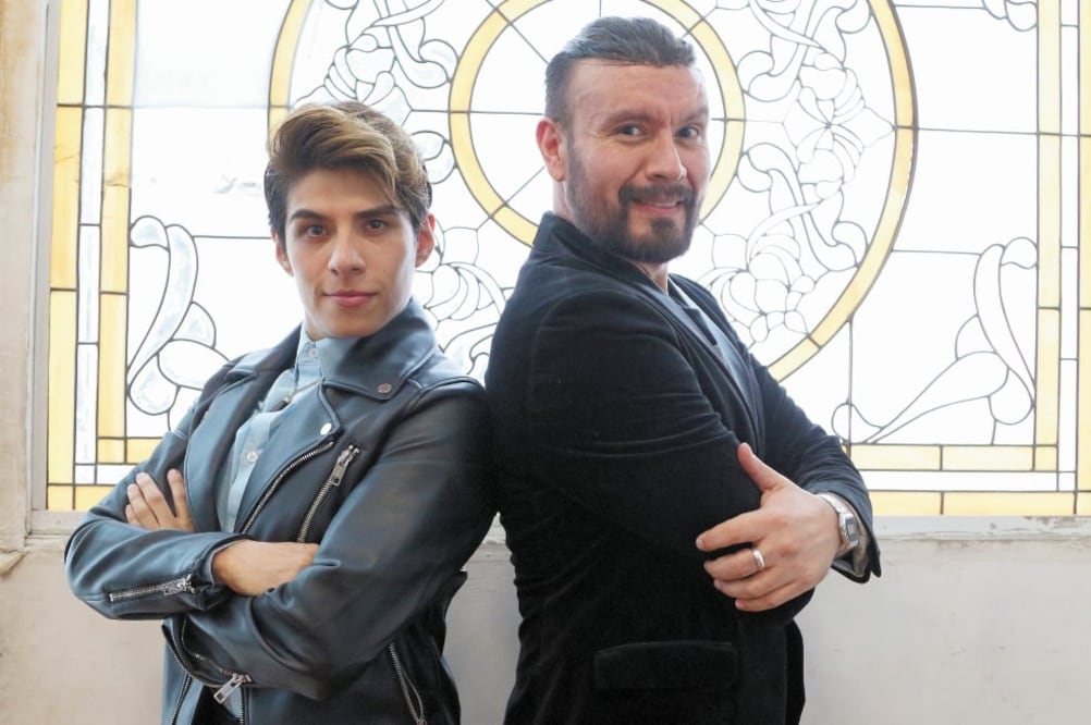 Ricardo Gaudi (Peter Pan) y Beto Díaz (el capitán Garfio), actores de la obra de teatro. Foto/CARLOS MEJÍA. EL UNIVERSAL