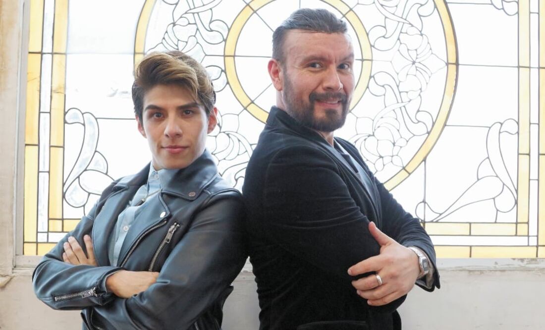 Ricardo Gaudi (Peter Pan) y Beto Díaz (el capitán Garfio), actores de la obra de teatro. Foto/CARLOS MEJÍA. EL UNIVERSAL