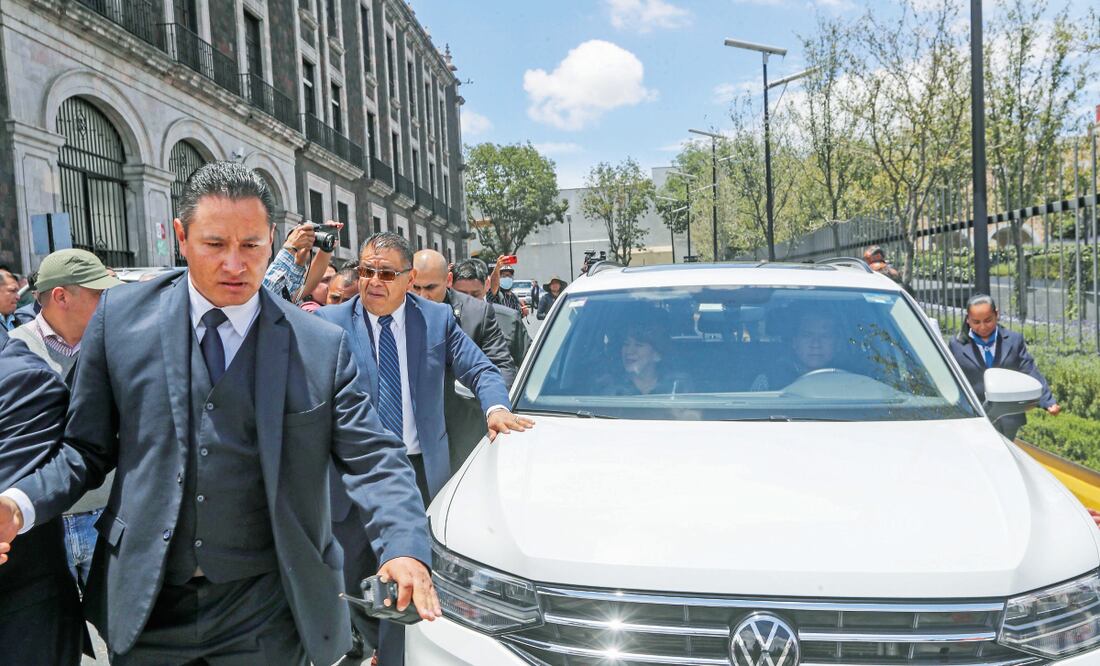 La gobernadora electa Delfina Gómez Álvarez fue captada a su salida de la tercera mesa de transición en el Estado de México. Foto: Jorge Alvarado / El Universal