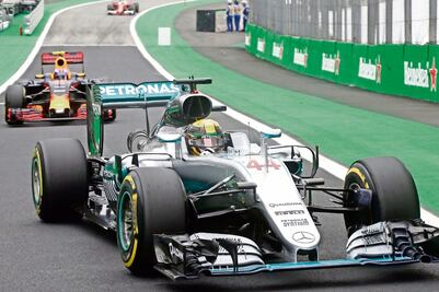 Férrea lucha entre Lewis y Nico