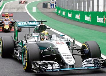 Férrea lucha entre Lewis y Nico