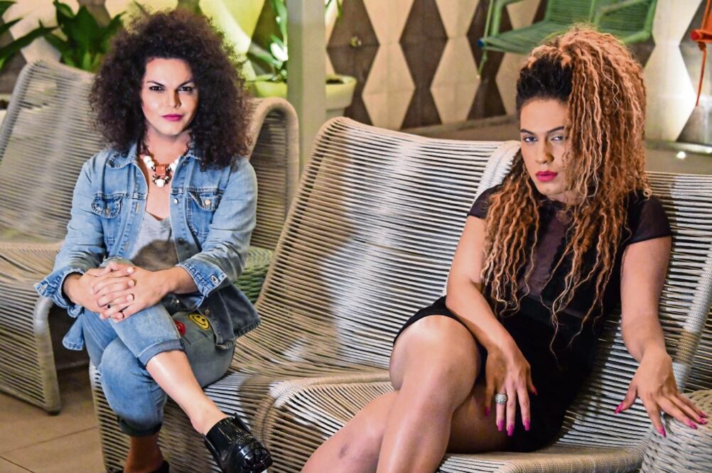 Assucena Assucena y Raquel Virginia, vocalistas transgénero, de As Bahias e a Cozinha Mineira, en Río de Janeiro, en 2017. Foto: APU GOMES. AFP