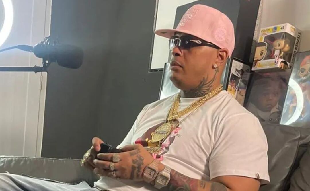 Nacido en Puerto Rico en marzo de 1981, su reconocimiento en el mundo de la música comenzó con su participación en el dúo urbano Pacho & Cirilo.