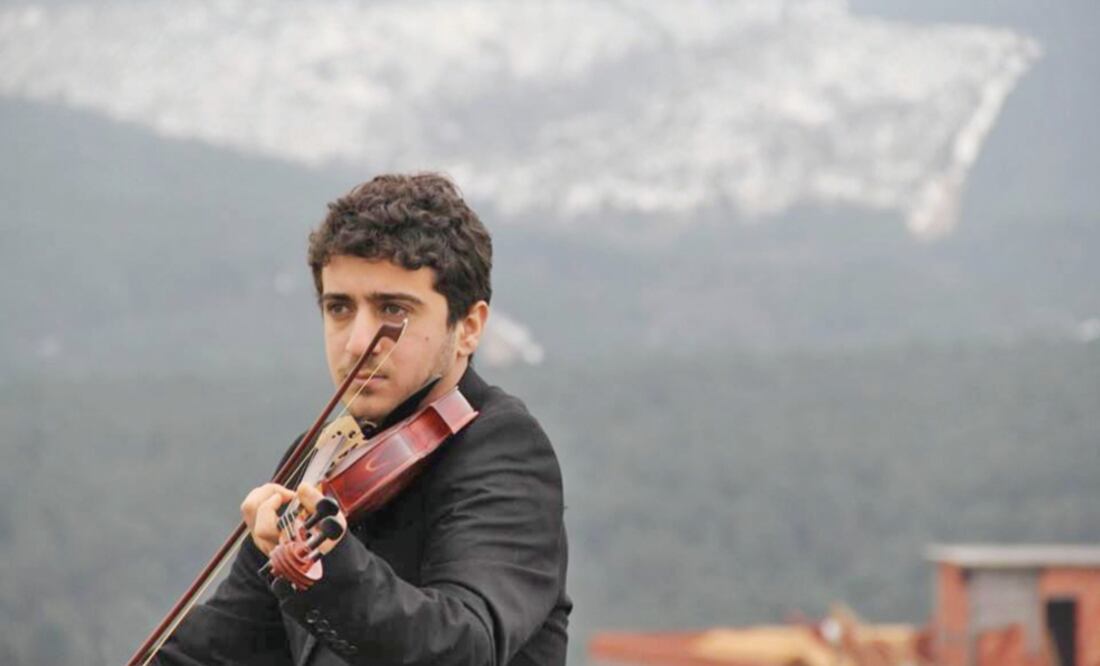 El joven kurdo Baris Yazgi, quien tenía 22 años, salió de Turquía en busca de un futuro mejor, pero desafortunadamente el bote que lo llevaba naufragó (TOMADA DE FACEBOOK)