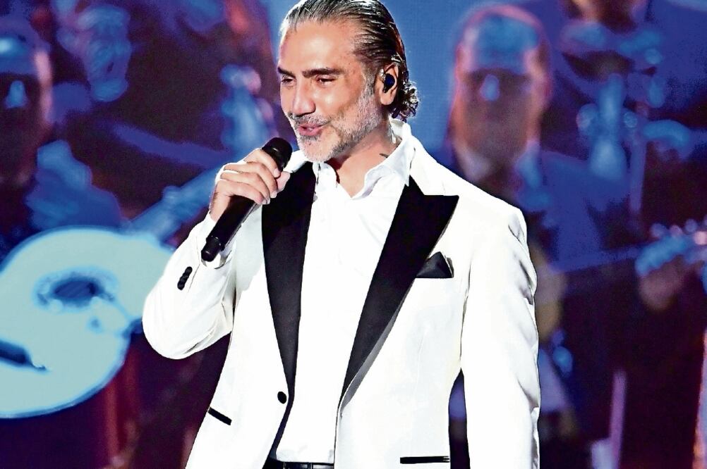 "El Potrillo" detiene salida de su disco