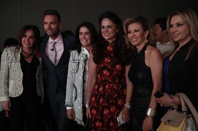 Señora Perla Díaz de Ealy exhorta a becarios a aprovechar la oportunidad de estudiar