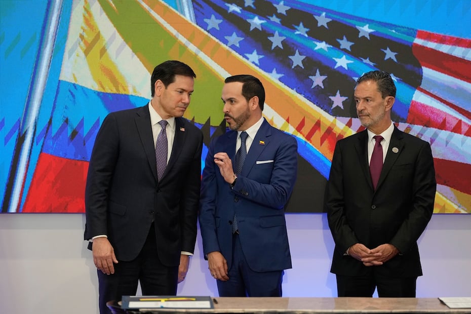 El secretario estadounidense de Estado, Marco Rubio; el presidente colombiano Abelardo De La Espriella y el canciller colombiano Omar Bula en Barranquilla. Foto: AP