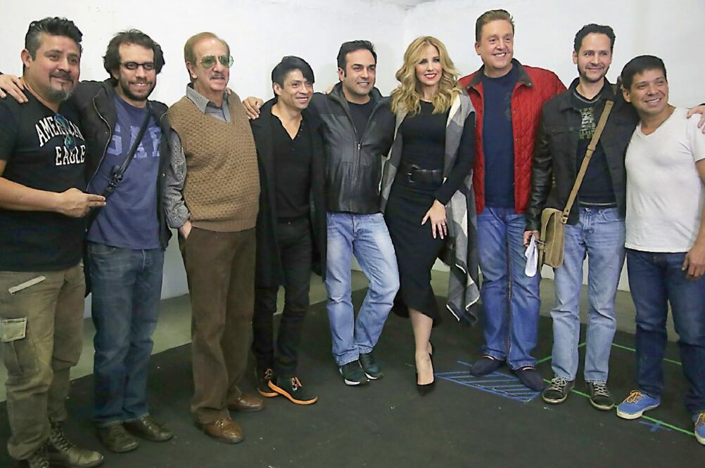 elenco de la obra que ofrecerá una revista musical; cantarán y actuarán (ALEJANDRA LEYVA. EL UNIVERSAL)