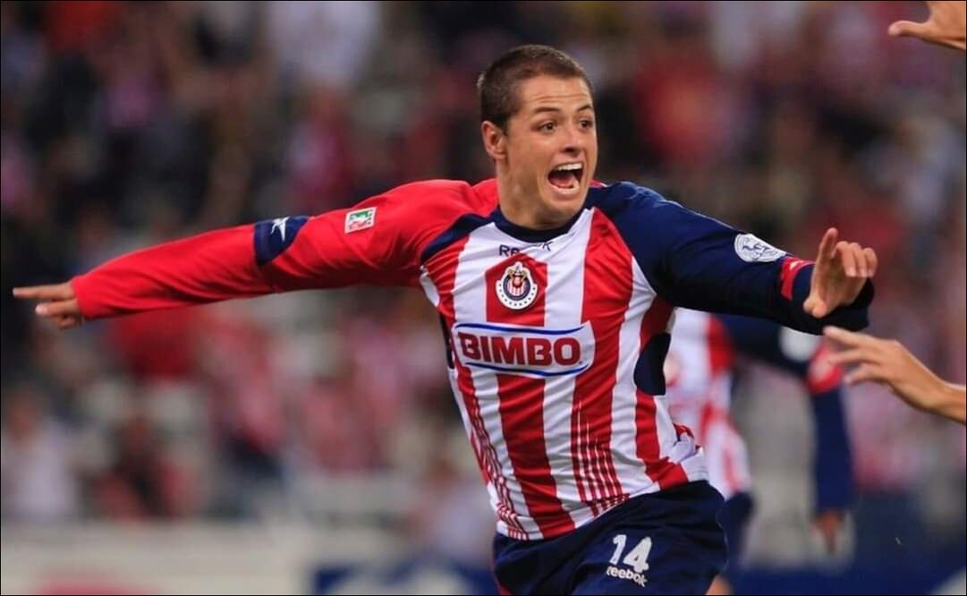 Chicharito Hernández decidió reducir su sueldo para poder volver a Chivas / FOTO: @Mariazelzel