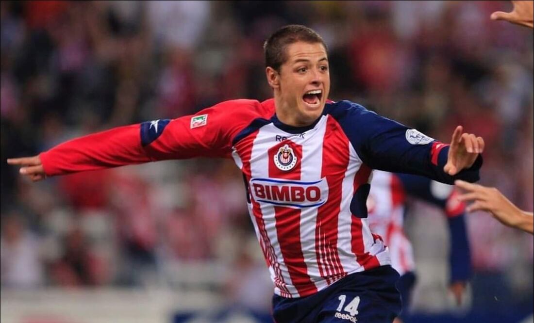 Chicharito Hernández decidió reducir su sueldo para poder volver a Chivas / FOTO: @Mariazelzel