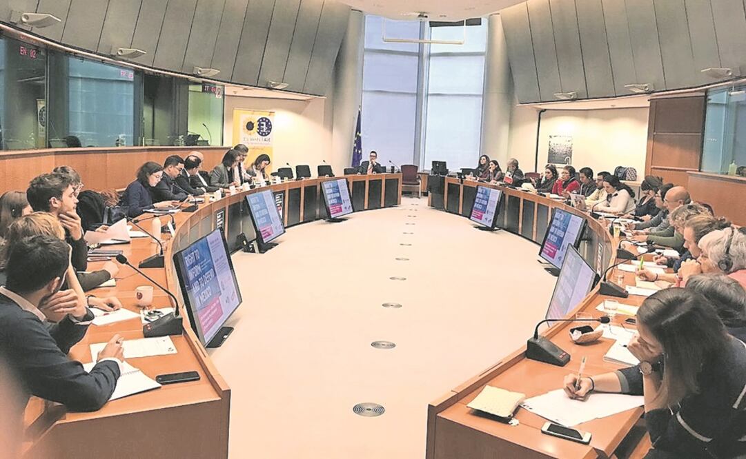 En el Parlamento Europeo se lanzó un programa de acompañamiento y visibilidad de la violencia contra la prensa en México, que inició con el establecimiento de un canal de comunicación entre eurodiputados y periodistas mexicanos en riesgo. Foto: DE TWITTER