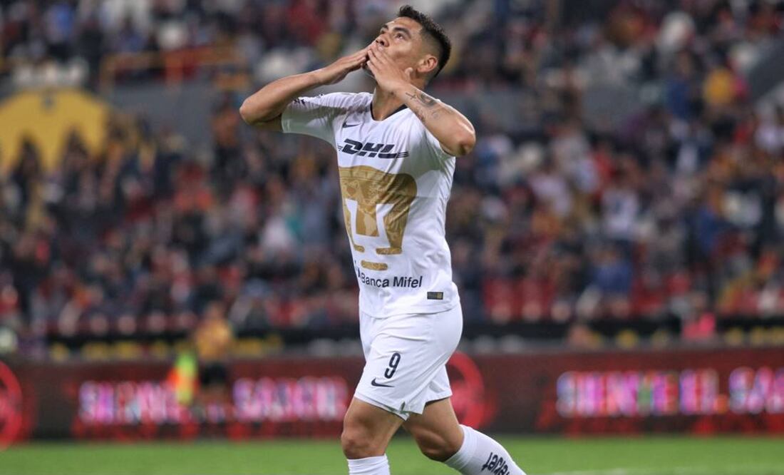 Felipe Mora celebrando el triunfo ante Leones Negros.  FOTO/IMAGO7