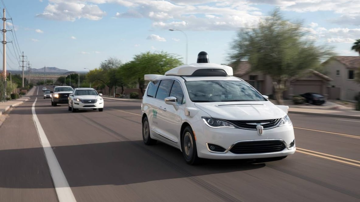 Waymo comenzará servicio de manejo autónomo en Los Ángeles