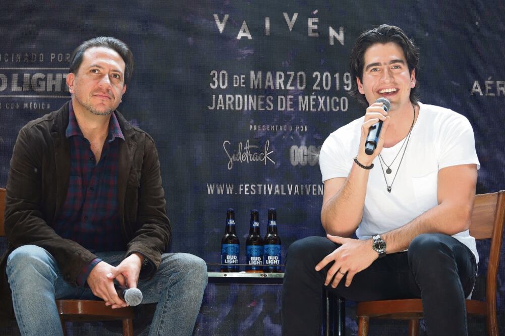 Armando Calvillo, director de festivales de OCESA, y Alejandro García, coordinador de Vaivén, dieron a conocer el cartel del evento (BERENICE FREGOSO. EL UNIVERSAL)