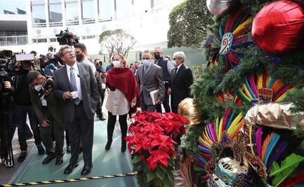 Pese a críticas, Senado mantendrá árbol de Navidad de Quetzalcóatl: Monreal
