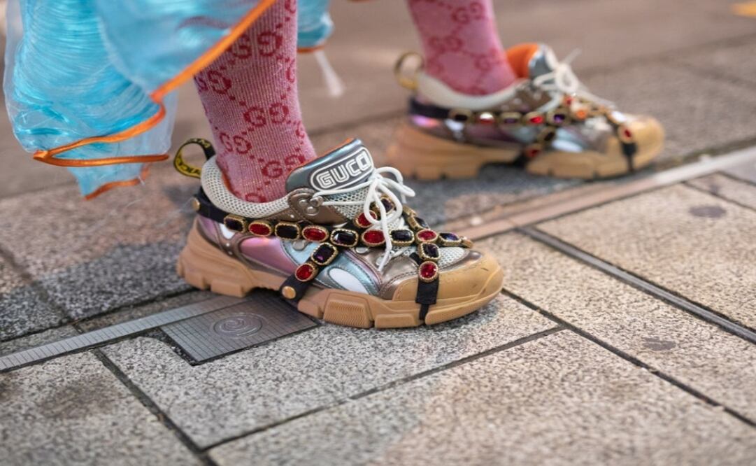 No todo lo que brilla es oro y esta es la forma más eficaz de detectar un par de sneakers fake / Foto: Pexels 