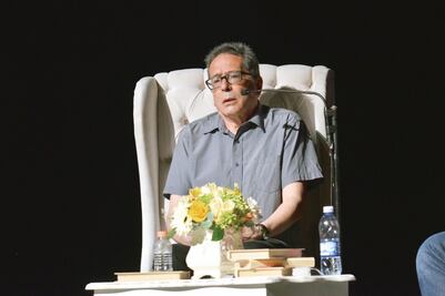 “Los escritores se han vuelto burgueses”