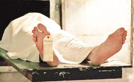 ¡Qué miedo! Cae cadáver de una carroza en medio del tránsito; funeraria argumenta falla técnica