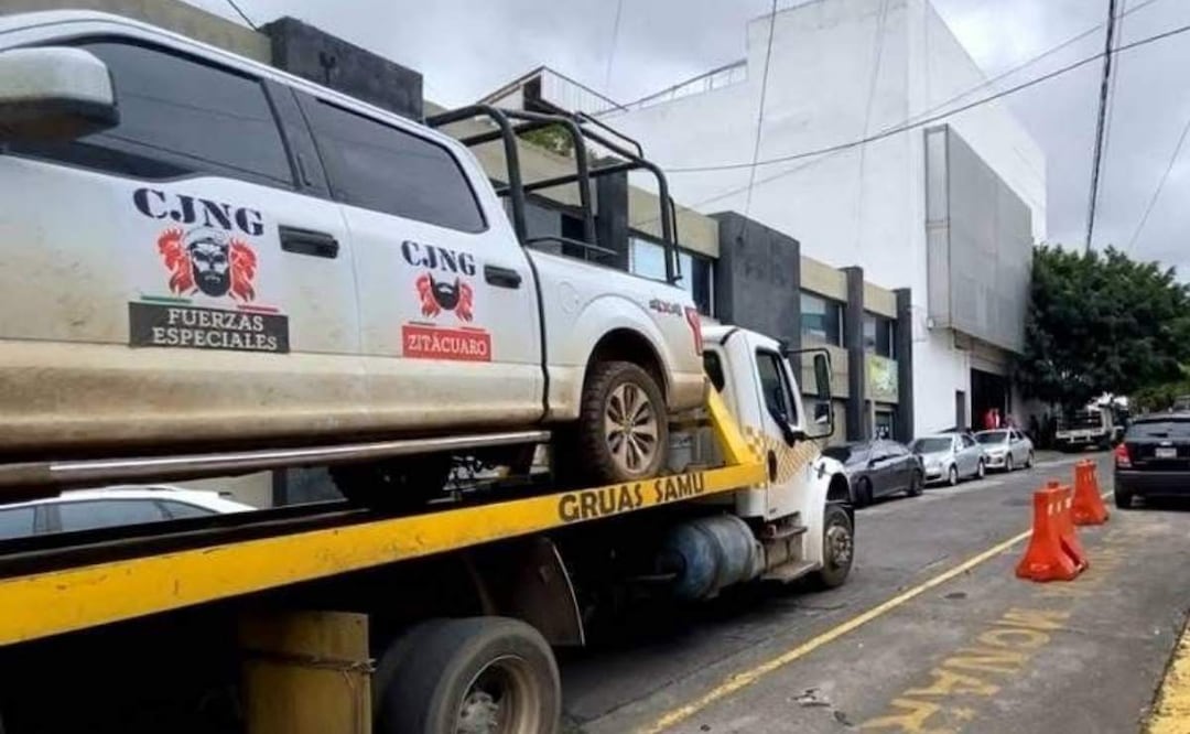 Aseguramiento de vehículos durante cateo en rancho de "El Barbas", líder del CJNG en Michoacán (20/06/2025). Foto: Especial