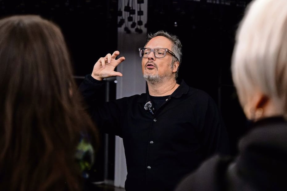 El artista mexicano-canadiense lleva casi dos décadas de exposiciones internacionales, incluyendo su primera gran muestra individual en Crystal Bridges Museum of American Art y proyectos urbanos en Abu Dabi y Toronto. Crédito: Santiago Reyes/ El Universal